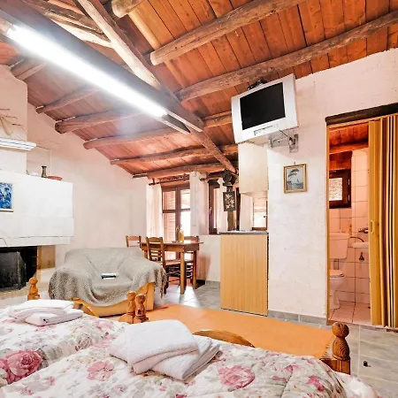 Quaint In Askos Navagio * Volímai